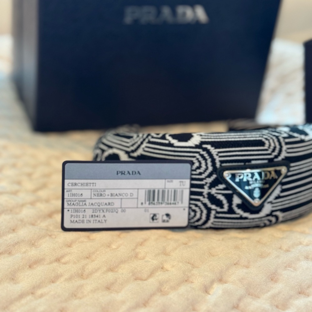 Prada Maglia Jacquard Nero & Blanco padded headband🖤add Italian sophistication 🖤 - Picture 14 of 15